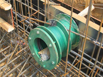 重庆排水系统工程大口径柔性防水套管安装现场.jpg